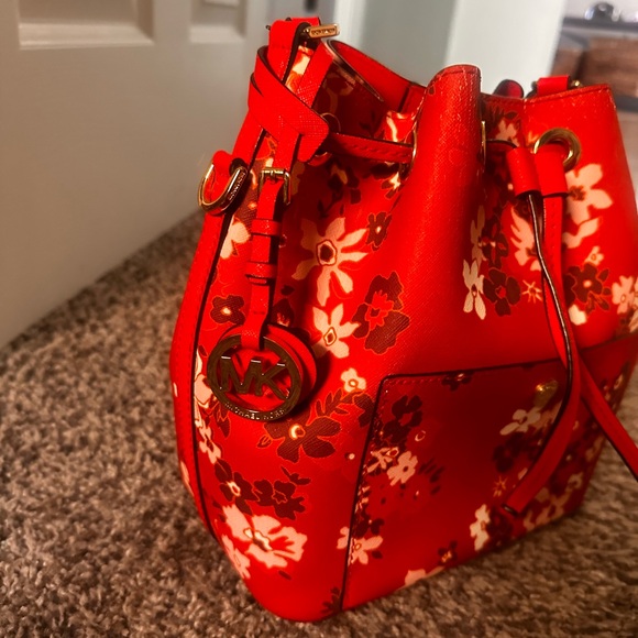 Floral Red Bucket Bag - Picture 3 of 10